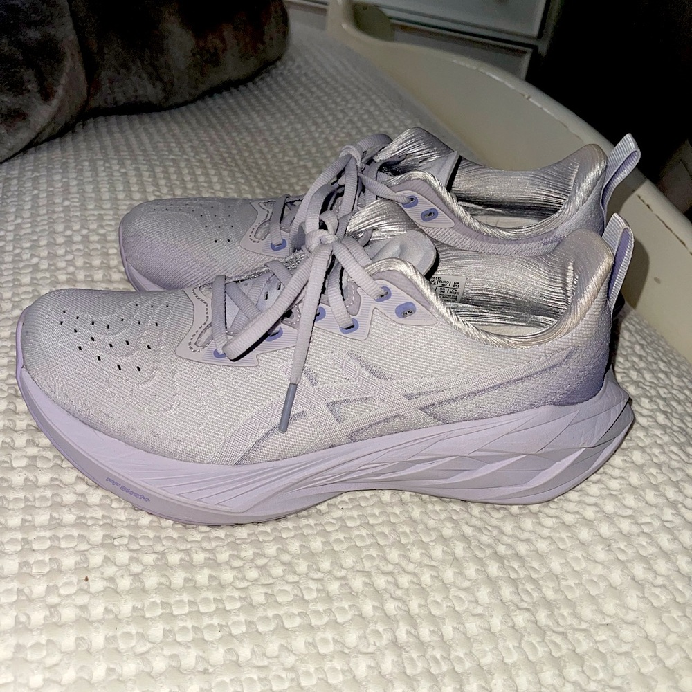 Women’s ASICS novablast 4 running shoes